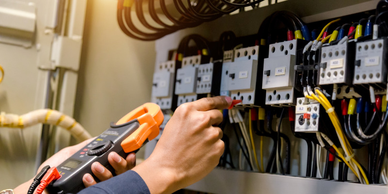 Commercial Electrician in Knoxville, Tennessee